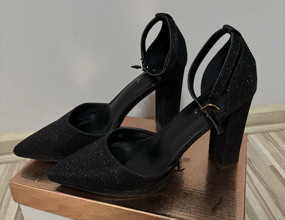 Елегантни черни обувки - №39