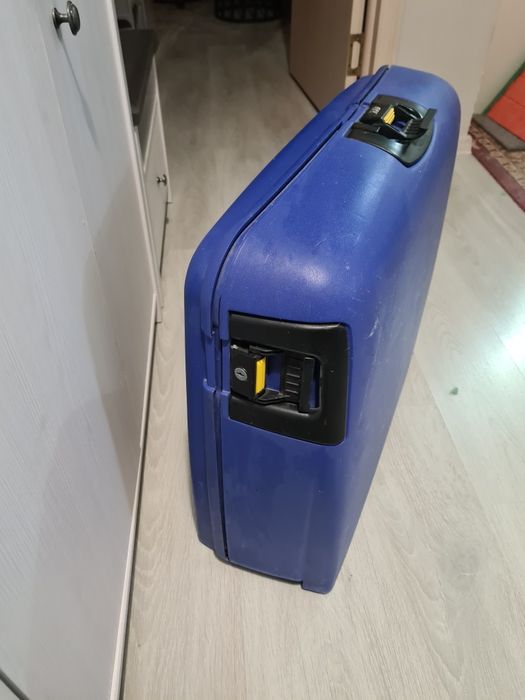 Продам чемодан 60×50×19