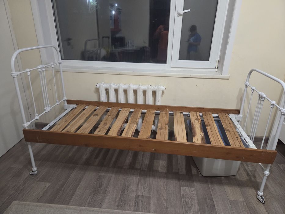 Кровать металлическая