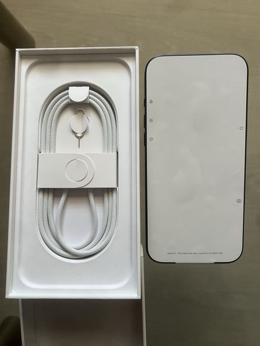 IPHONE 17 PRO MAX DEEP BLUE 256 GB чисто нов !