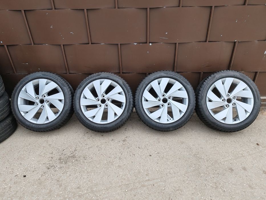 VW Golf 8, Фолксваген 205/50/17 цола