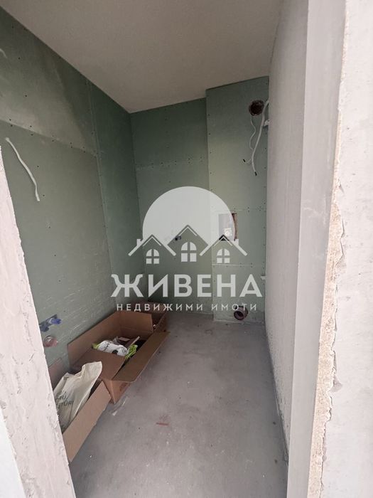 Продава 3-стаен апартамент, кв. Галата, плюс 2 паркоместа - снимка 9