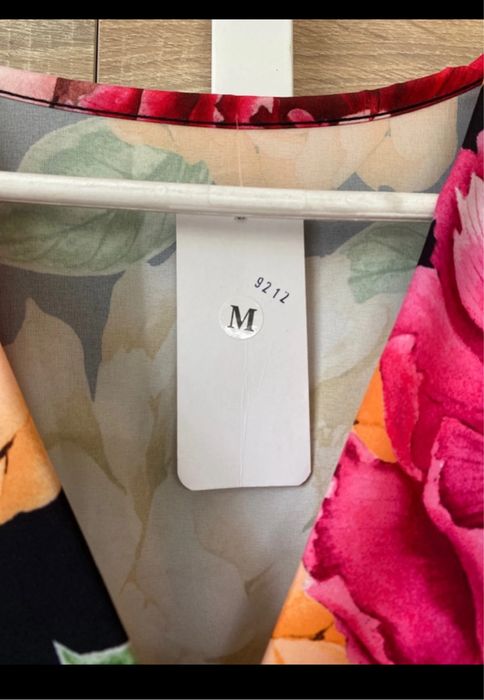 Rochie lungă cu flori fără manecă