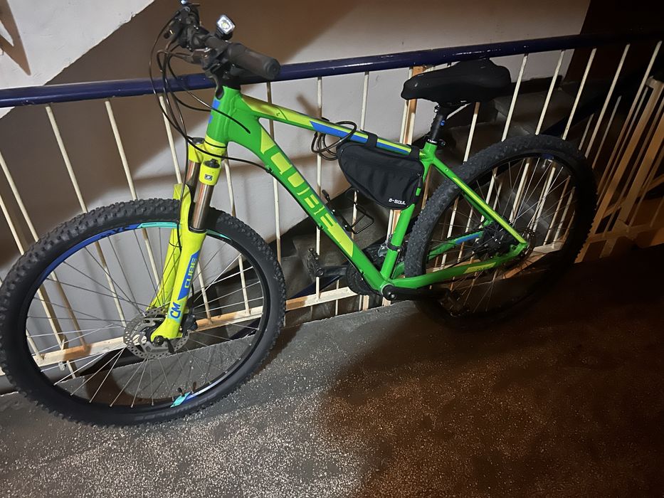 Bicicleta CUBE roti 27,5