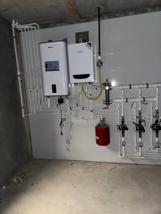 Toshmi postida 800 m kirganda 2.3 sotix 5 xona 80 % bitkan