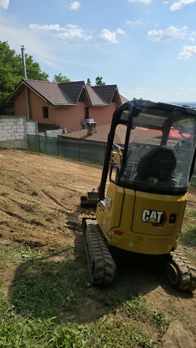 Inchiriez miniexcavator cupe de la 15 cm la 120cm si  cu picon pentru diferite lucrari