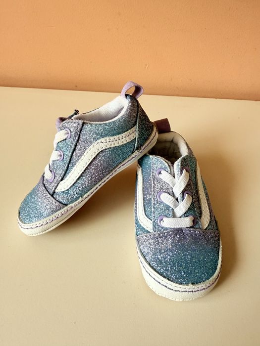 Нови оригинални бебешки маратонки Vans, размер 19