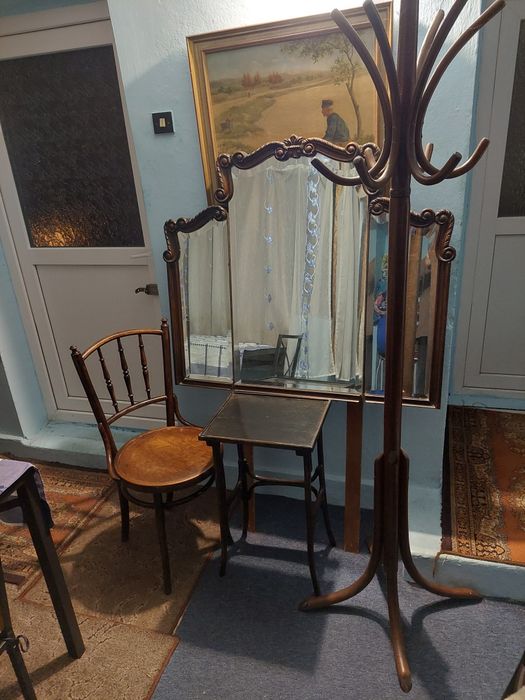 Oglinda,cristal Cipandalle măsuță ,scaun si cuier  thonet e thonet Bur