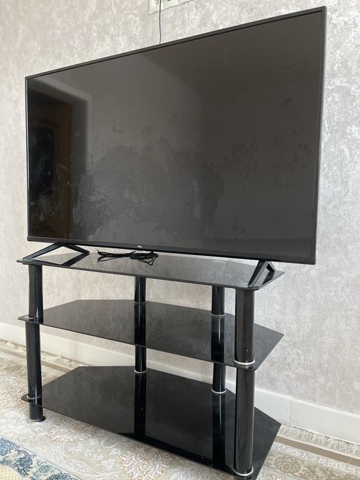 Отдам даром телевизор с тумбо