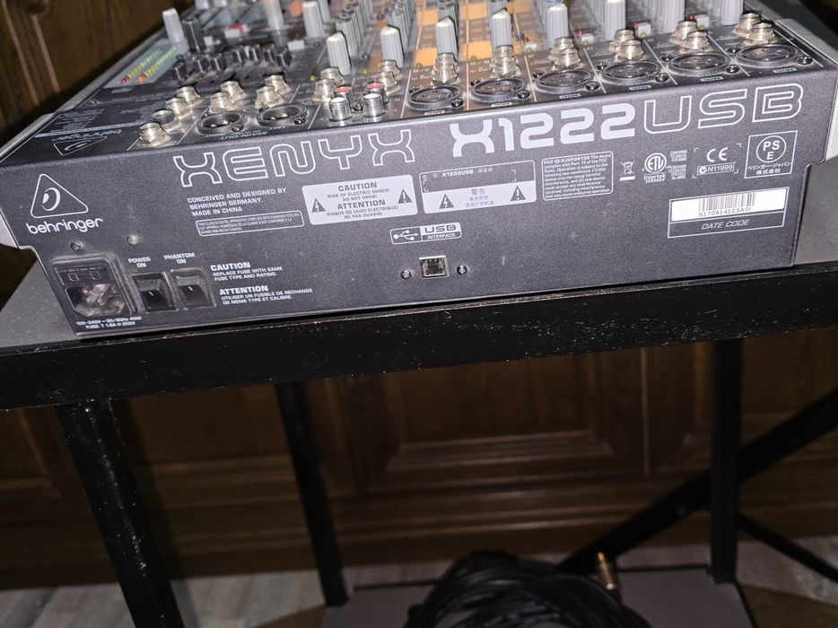 Vând boxe Behringer si mixer