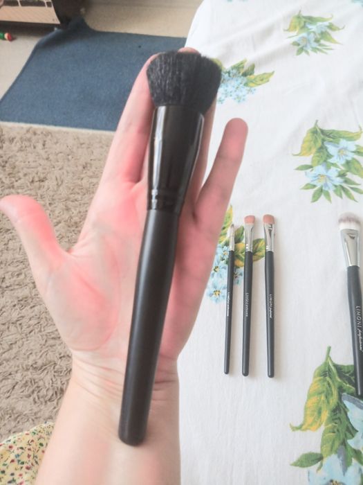 Продам кисти для макияжа