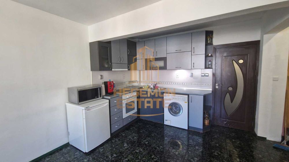 Продава се Тристаен апартамент в Варна, Лятно кино Тракия - 97 кв.м за 1939 €/кв.м - Снимка #1