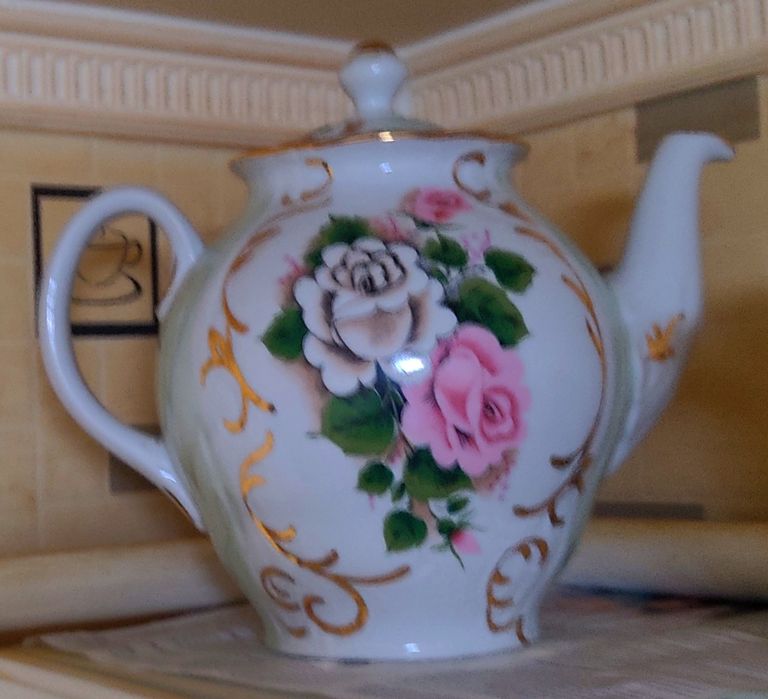Продам фарфоровый Чайник СССР