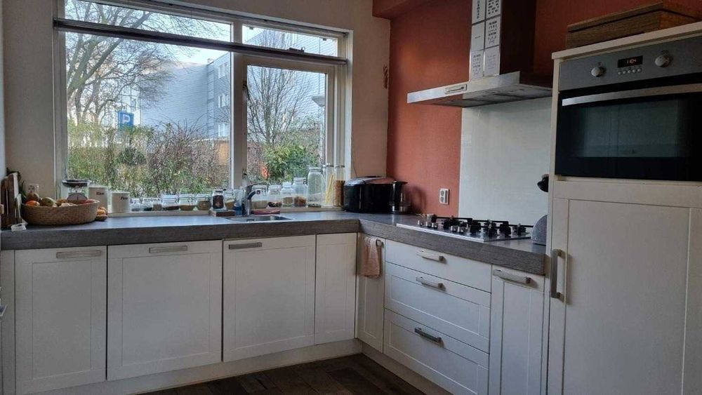 Дава се под наем Двустаен апартамент в София, Център - 65 кв.м за 382.5 € - Снимка #1