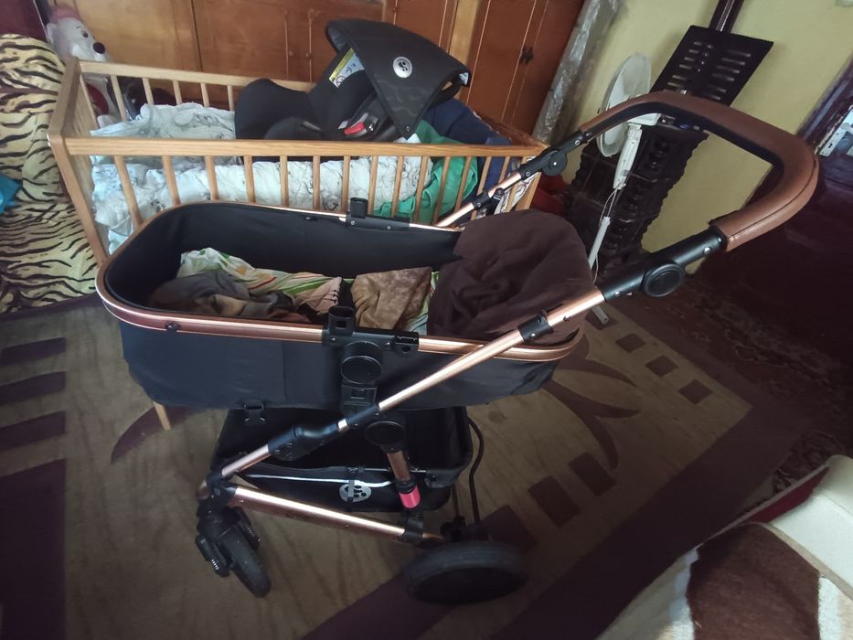 De vânzare cărucior 3in 1 folosit