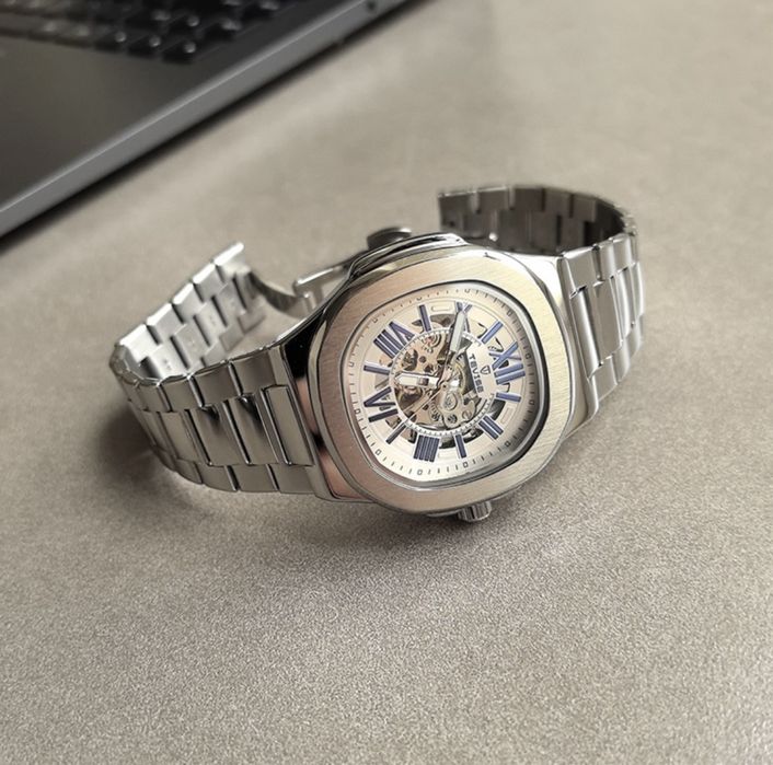 Сағат новый қорабымен