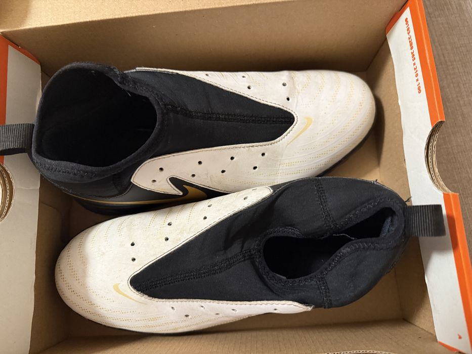 Ghete fotbal Nike phantom luna marimea 38.5