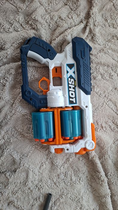 Vand 2 pistoale x shot