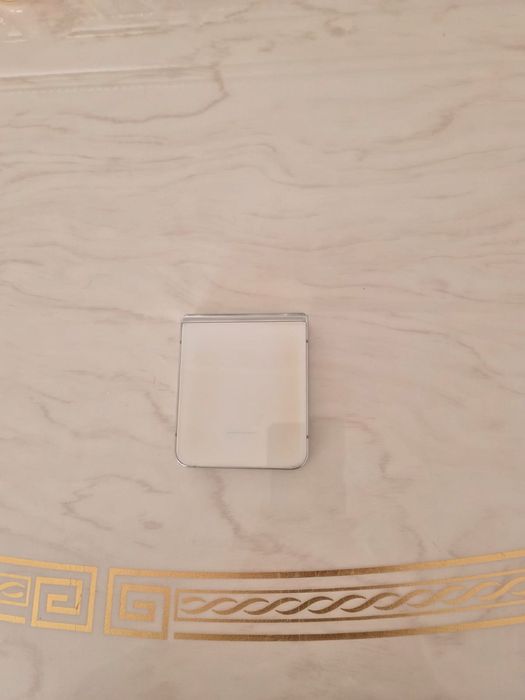 Samsung Z flip 5 12/512 Gold