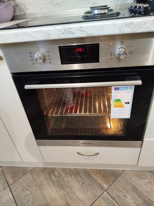 Фурна за вграждане и котлони за вграждане на ток и на газ Eurolux