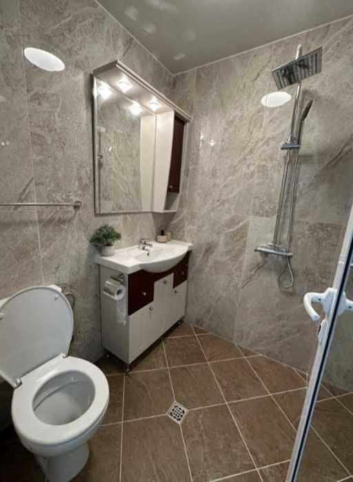 Дава се под наем Тристаен апартамент в София, Център - 100 кв.м за 1100 € - Снимка #8