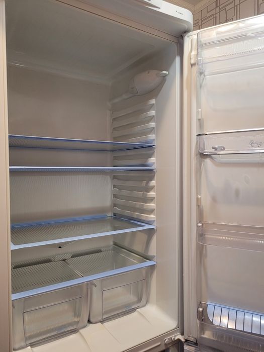 Холодильник Indesit