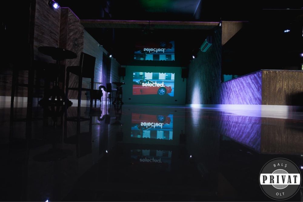 Vand cladire  sau inchiriez spatiii