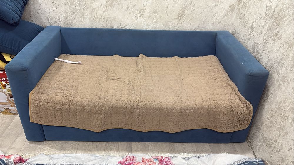 Кровати и диван в детскую