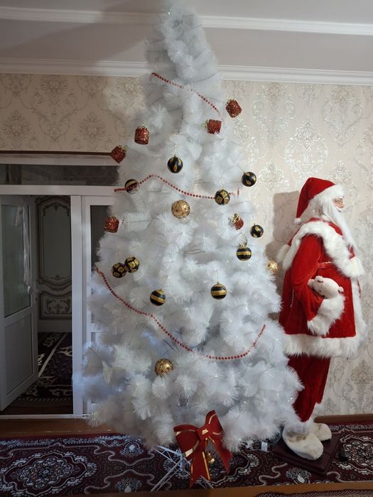 Ëлка менен Аяз ата сатылады