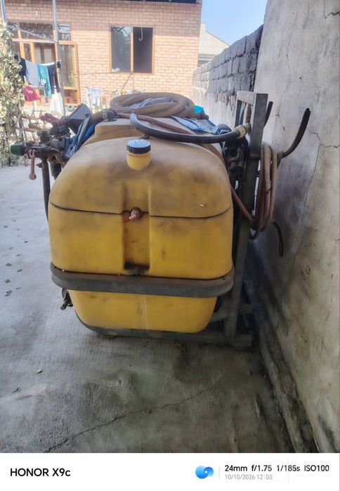 опрыскиватель 800л. Польский