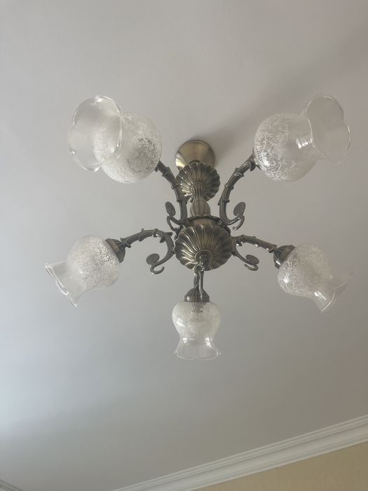 Продам люстру. Люстра в отличном состоянии.