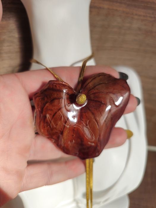 Колие с естествен цвят на Антуриум.