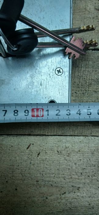 Замок дверной на выходнои дверь