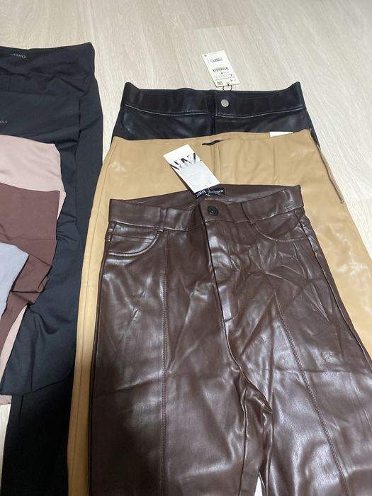 Pantaloni piele, colanti, esarfe