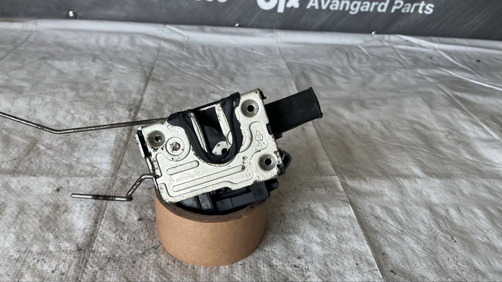 Брава за предна лява врата Dacia Sandero