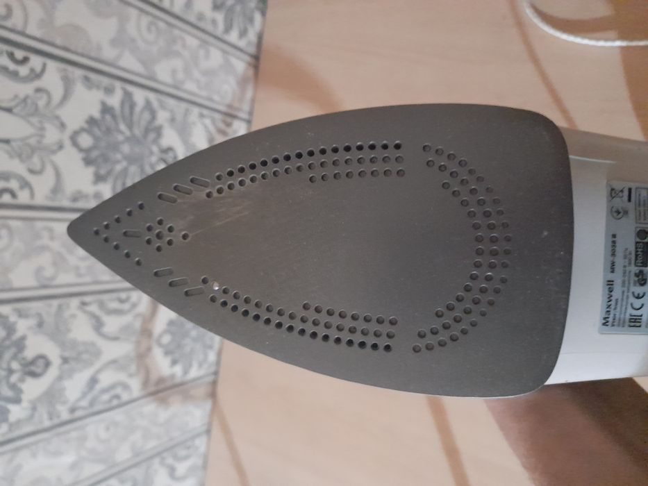 Продам утюг Maxwell 1800w