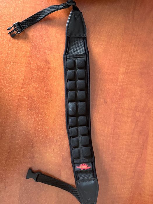 Продам бинокль  Zeiss Victory RF