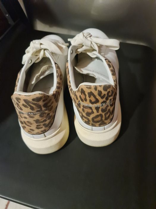 Alexander McQueen! Damă nr 40.