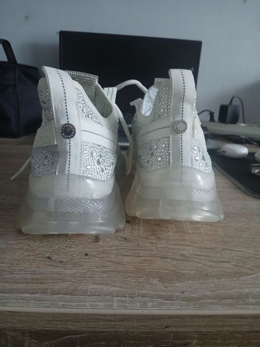 vând steve madden