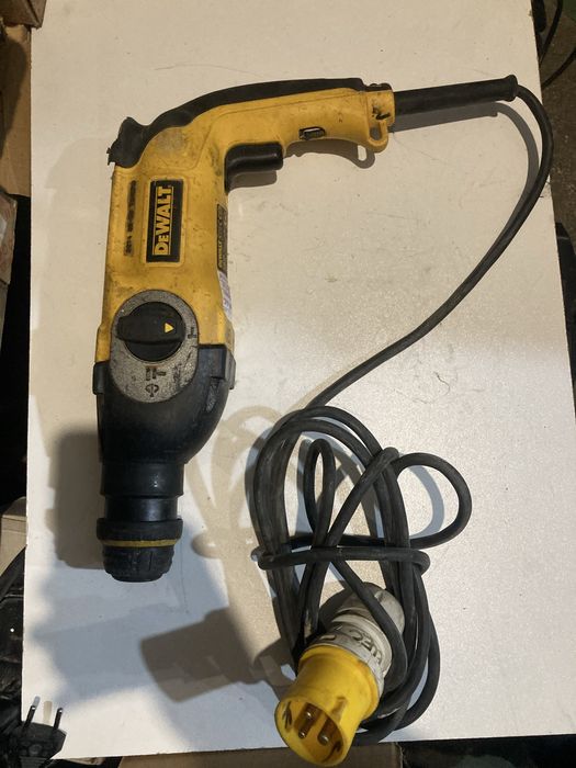 Rotopercutor Dewalt D25123 800w Alimentare 110w cu Defect