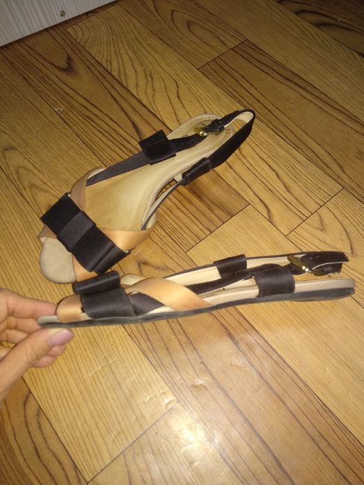 Продам босоножки