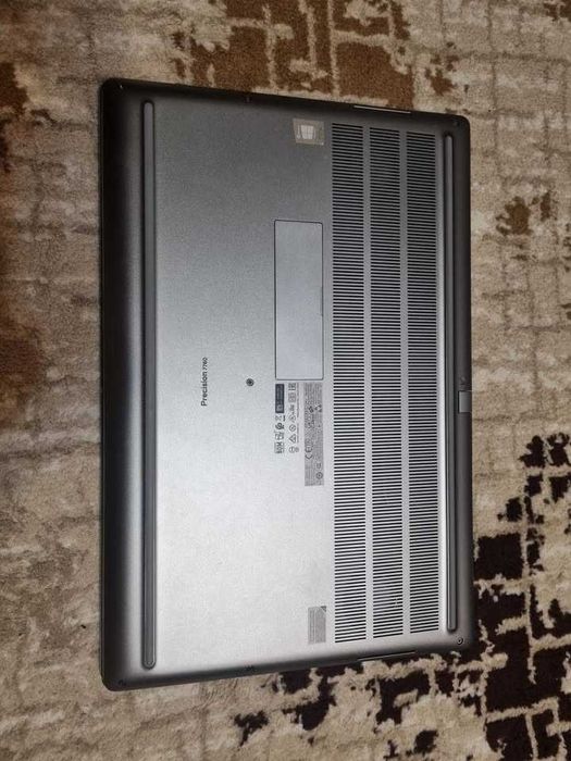 Dell Precision 7760: i7 gen 11 17.3" FHD 16GB DDR4 512GB SSD 4GB video