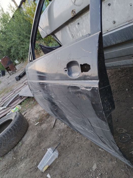 Дверь передние водителя