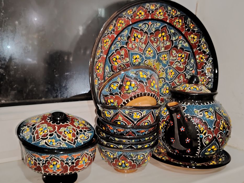 Idish nabor sotamiz xohlagancha bor sopol idish.