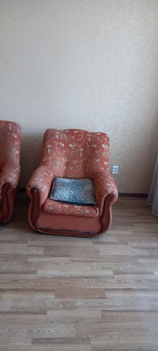 Диван угловой с креслом.