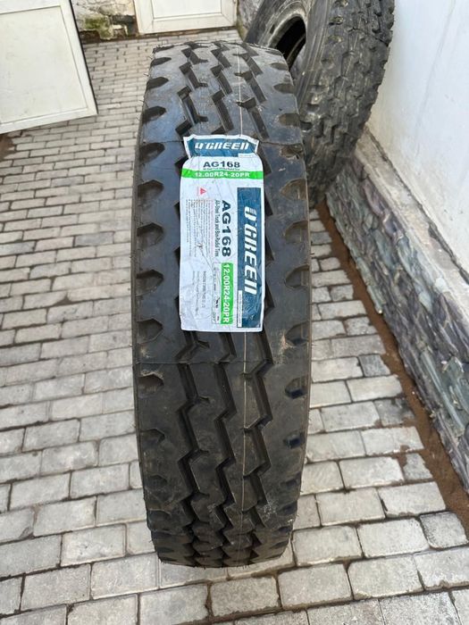 Продается шины от спец.техники новые