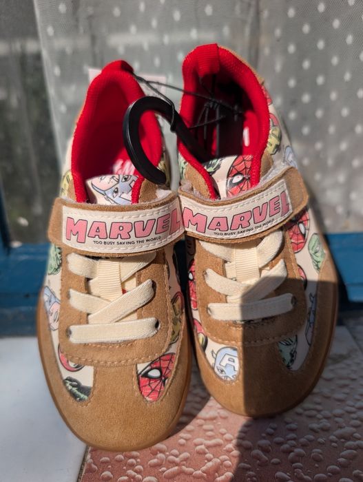 Tenesi Marvel H&M noi