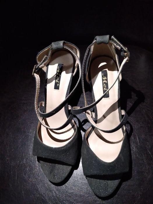 Pantofi cu toc inalt