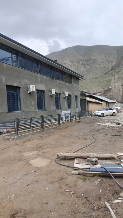 Dakumentlari hammasi joyuda manzarabop yerda joylashgan suv va toglar