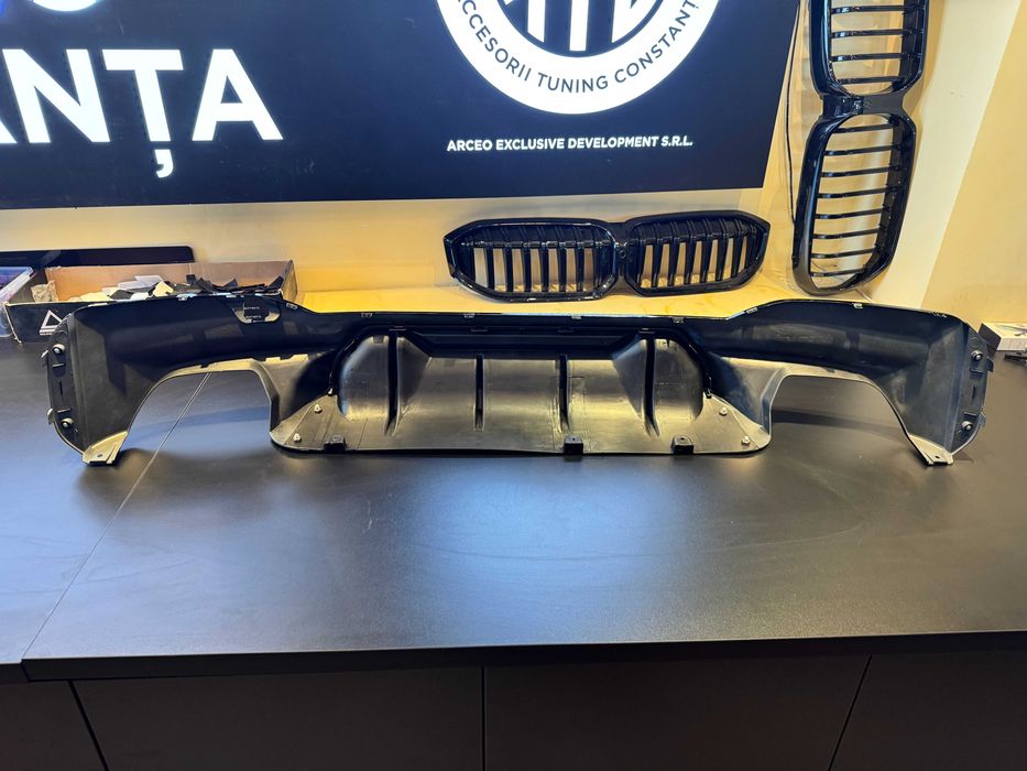 Difuzor Bara Spate - BMW SERIA 5 G30 G31 2017+ M5 Design Negru Lucios